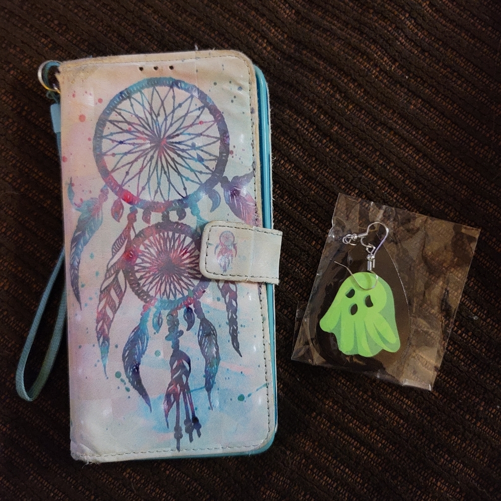 Phone case + earrings